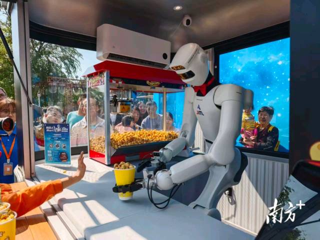 First AI Robot Mart Opens in Zhongshan