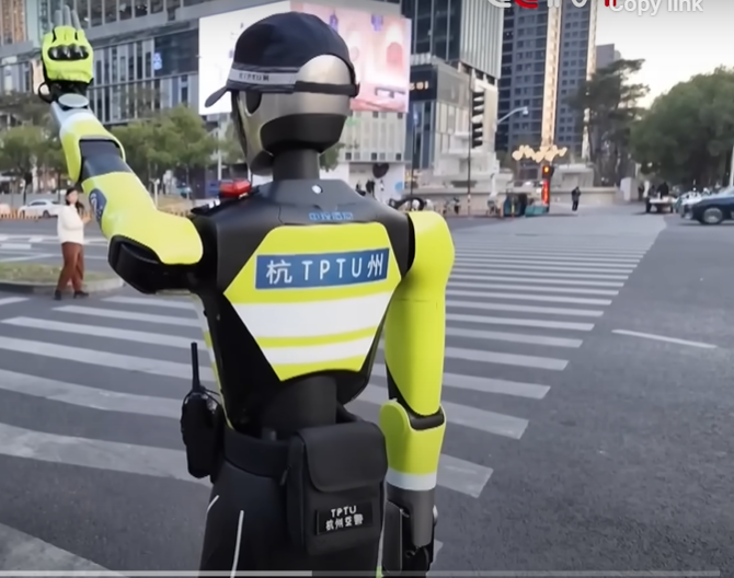 AI-Powered Robot Deployed as Traffic Officer in Hangzhou